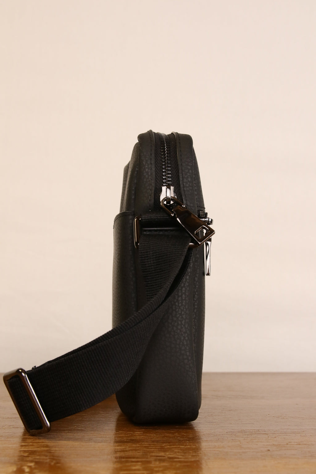 Origyn 02 MIRUM® Crossbody