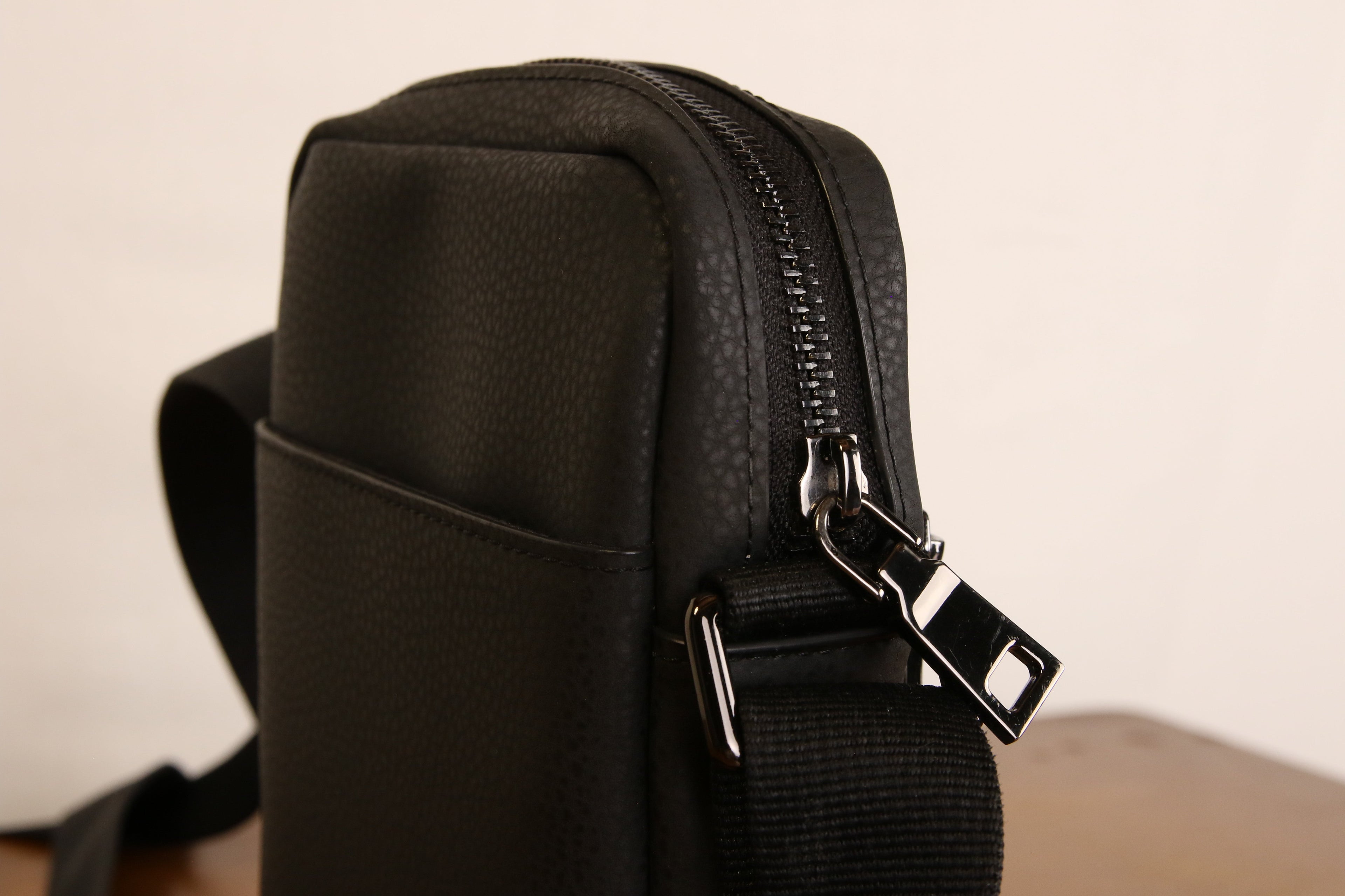 Origyn 02 MIRUM® Crossbody